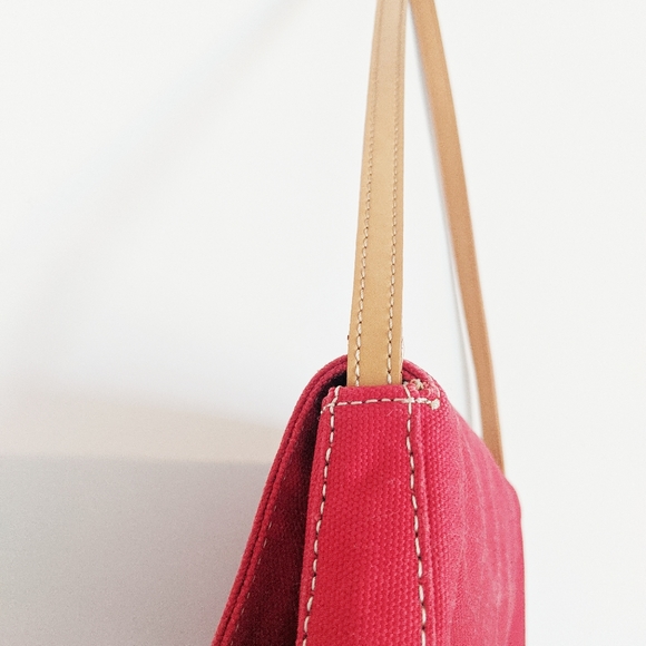 small Red shoulder bag with olive green lining - Picture 4 of 5